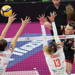 Le ragazze di coach Pintus in azione durante il match contro Perugia