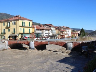 Il ponte Odasso dopo l'alluvione