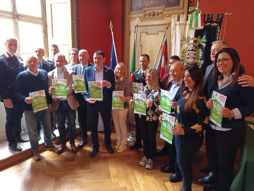 Foto di gruppo al termine della conferenza stampa