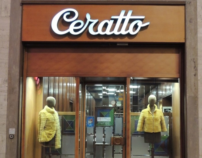 &quot;Grazie ai nostri affezionati clienti&quot;: aperta nel 1960, a Cuneo chiude la Pellicceria Ceratto
