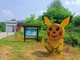 A Farigliano compare un Pikachu gigante, opera dell'Artista Misterioso