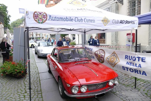 A Ormea “Ruote nella Storia” ha messo in mostra trenta auto d’epoca tra i 20 e i 90 anni di anzianità