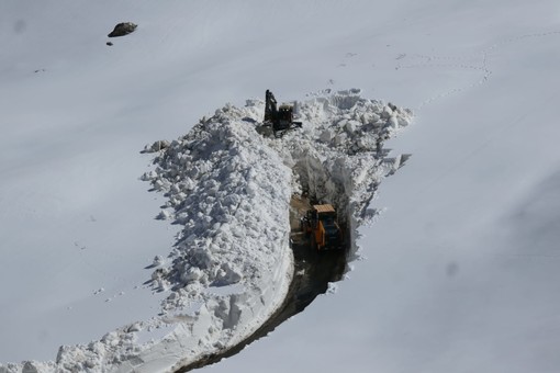 In corso lo sgombero da Demonte verso il Fauniera: al suolo oltre due metri di neve