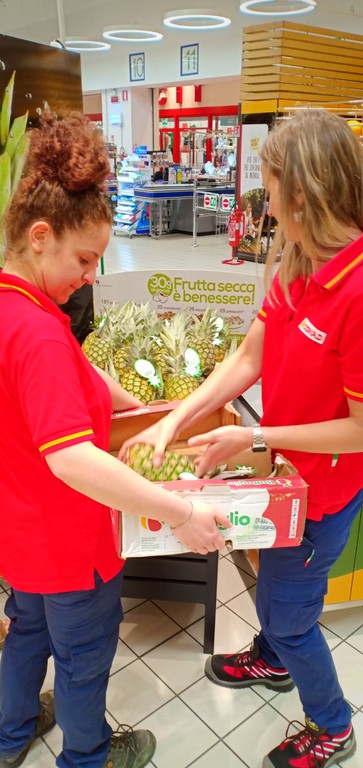 All'ipermercato Conad di Borgo San Dalmazzo le macchine self-serfice per  affettare l'ananas e fare la spremuta d'arancia (FOTO E VIDEO 