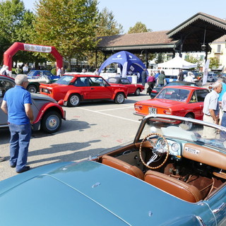 Auto storiche esposte in occasione della passata edizione di Ruote nella Storia a Santo Stefano Belbo