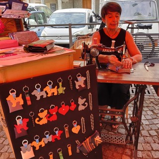 Rosalba Rivetti e quella sua passione per le vecchie macchine da cucire a pedale [FOTO]