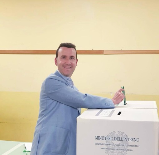 Roberto Russo (Fratelli d'Italia) ha votato al seggio di Sanfrè
