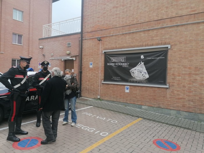 La gioielleria di Mario Roggero a Gallo Grinzane. Il tentativo di rapina del 28 aprile è finito in tragedia, con due rapinatori uccisi e uno ferito