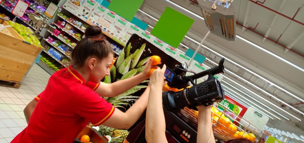 All'ipermercato Conad di Borgo San Dalmazzo le macchine self-serfice per  affettare l'ananas e fare la spremuta d'arancia (FOTO E VIDEO 