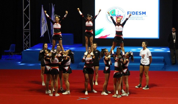 Le Red Sharks di Farigliano protagoniste ai Campionati Italiani di cheerleading di Rimini