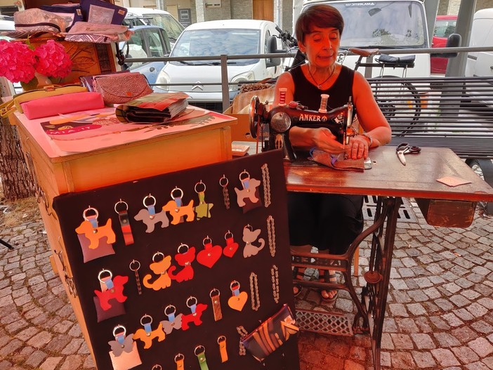 Rosalba Rivetti e quella sua passione per le vecchie macchine da cucire a pedale [FOTO]