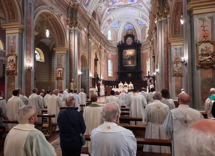 Un incontro di parroci in Cattedrale ad Alba