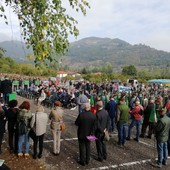 Il raduno della sezione ANA Mondovì a Cortemilia, che ha festeggiato il 90° anniversario del suo gruppo