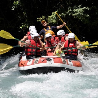 Stura River Village, ecco l'imperdibile offerta per il fine settimana: Rafting + Piscina + Burger Raft