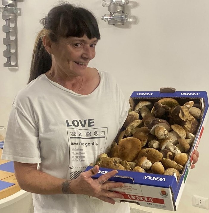 Patrizia Abbate Daga con il cibo di stagione: i funghi