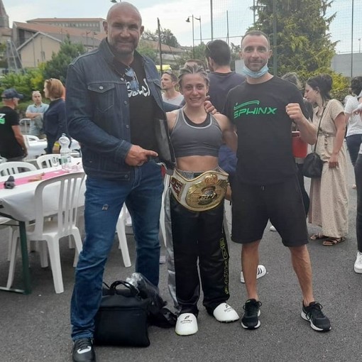 Simona Di Dio Martello, 25 anni, originaria di Bra, ha messo in bacheca il titolo mondiale ISKA Pro di Full Contact 59 kg, conquistato domenica 27 giugno a Saint Martin en Haut in Francia