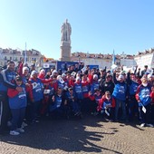 Grande festa a Cuneo per l'arrivo della Fiamma della Speranza