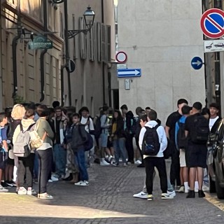 La prima campanella e il ritorno in classe per 75.800 studenti della Granda