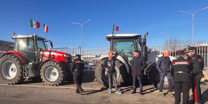 Il sindaco di Fossano alla partenza dei trattori diretti a Torino per una grande manifestazione