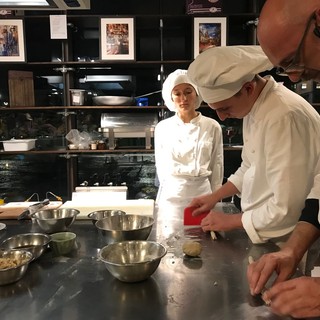 Al Baladin di Cuneo ripartita la stagione degli show cooking: decine di persone per la ricetta degli gnocchi alla castagna [FOTO]