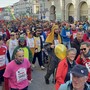 Più di 20 mila partecipanti, il rosso contro la violenza sulle donne e il cielo azzurro: successo per la Stracôni 2024