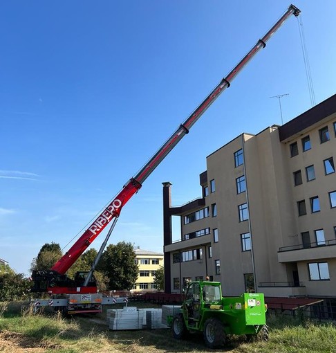 Prima di abbattere il Provveditorato, si smonta l'impianto fotovoltaico montato sul tetto