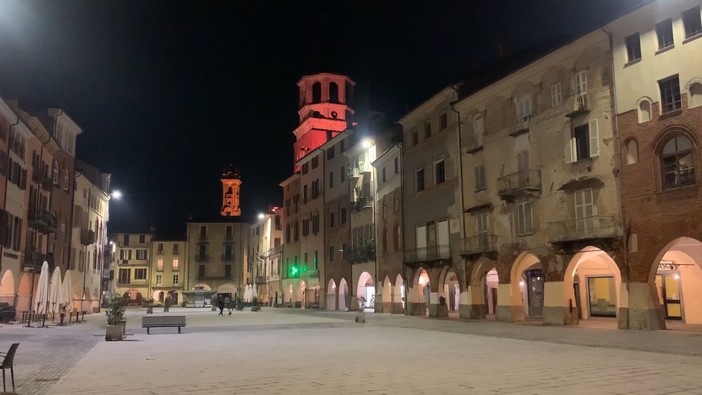 Piazza Santarosa di sera