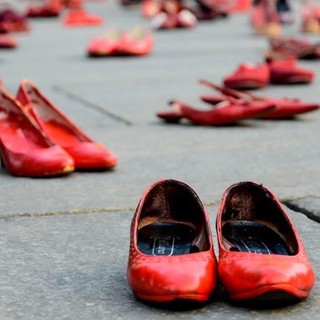 Le studentesse e gli studenti del De Amicis di Cuneo al Parco della Resistenza per dire no alla violenza contro le donne