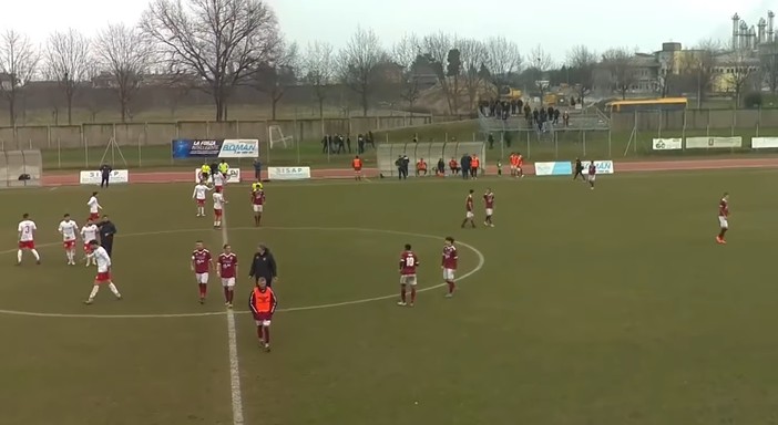 Il momento in cui i due tecnici escono dal campo