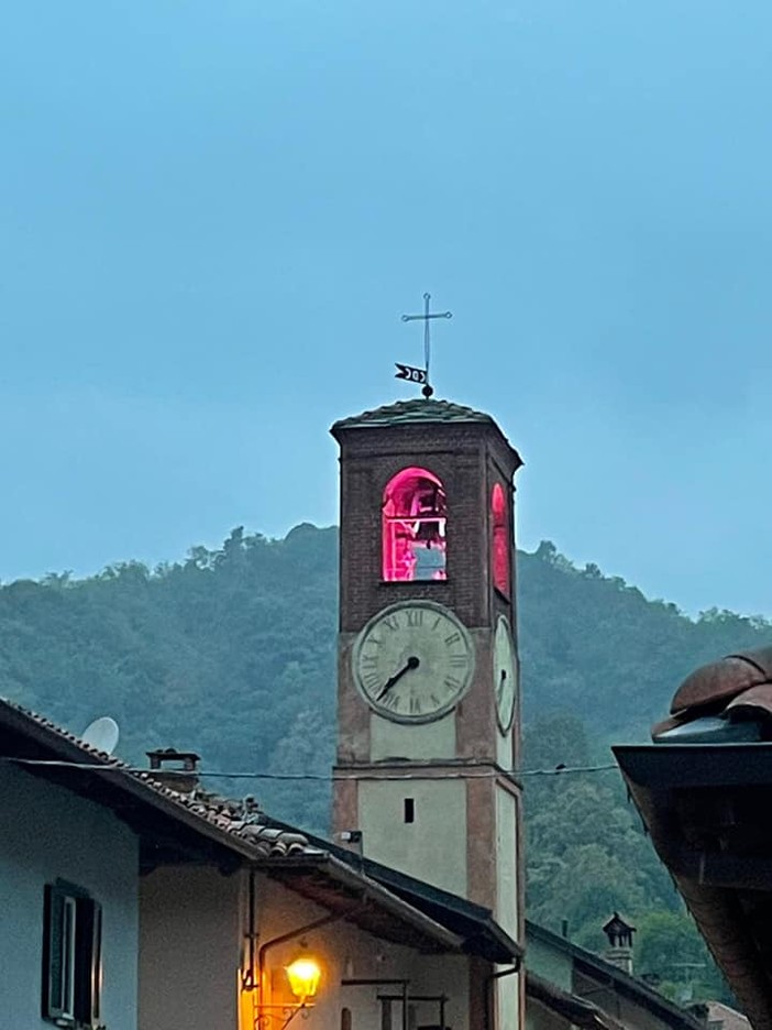 Saluzzo illumina due monumenti per il &quot;mese rosa&quot; LILT