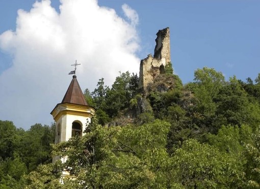 Monterosso Grana, i ruderi della torre passano al Comune: firmato il comodato d'uso