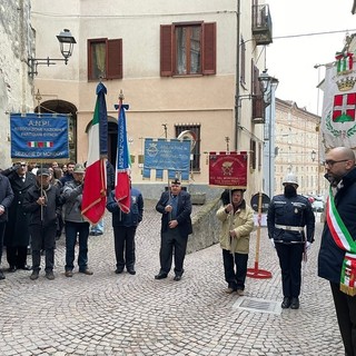 Lo scoprimento della targa in via Vasco nel 2023