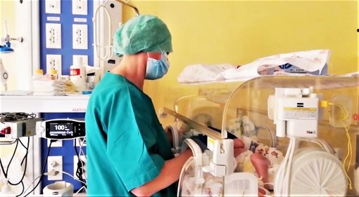 Musicoterapia per i bambini prematuri alla Terapia Intensiva Neonatale di Cuneo