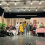 Il cast di “Trovè na fomna, en bijet per el paradis”