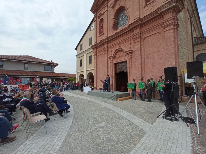 Momenti importanti della due giorni del 13° raduno Alpini di Langa svoltosi a Treiso (Foto pagina Facebook Comune di Treiso)