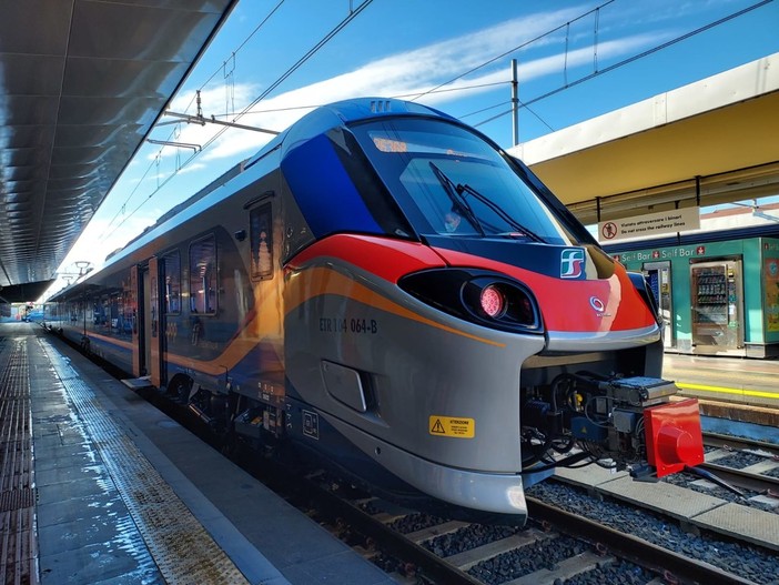 Macchinista di Trenitalia accusa un malore alla stazione di Cuneo