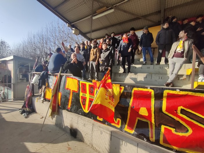 Tifosi giallorossi al Bravi