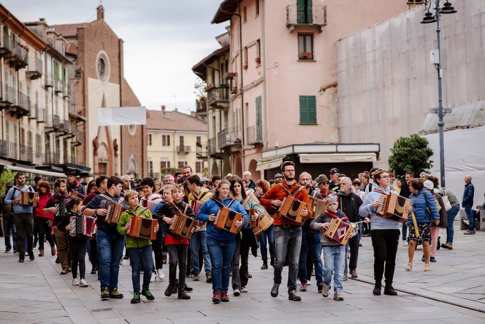 Musica, cultura materiale e lingua occitana: al via a Saluzzo l’ottava edizione dell’Uvernada