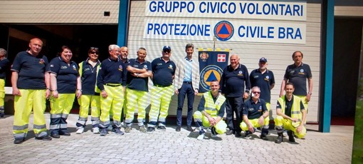 I volontari della Protezione Civile di Bra e, sotto, il presidente Gian Massimo Vuerich
