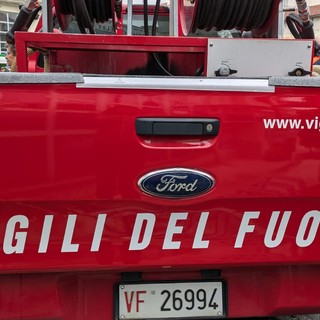 Sant'Albano Stura, a fuoco un fienile in via Ceriolo: tre squadre dei vigili del fuoco sul posto