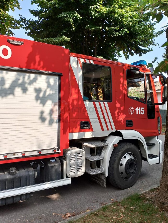 Cortocircuito causa l'incendio alla pompa di una piccola piscina a Sant'Albano Stura