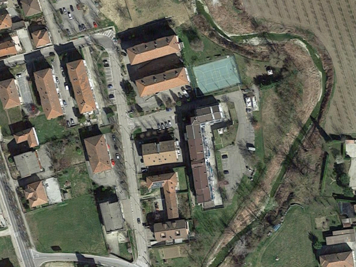 Visione aerea dell'area in via Alcide De Gasperi ad Alba nel quartiere Moretta (Google Maps)