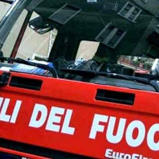 Distrutta dalle fiamme una casetta in legno nei pressi delle piste da sci a Roburent