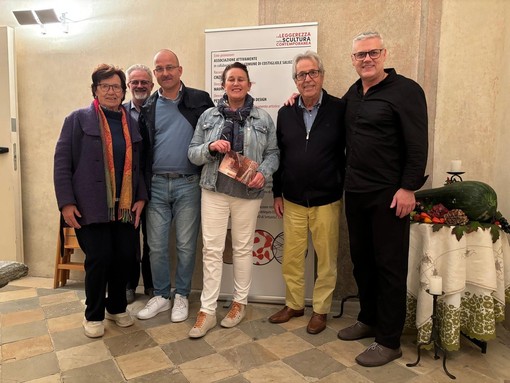 I volontari dell'associazione Attivamente: Lucia Pettinà, Roberto Suffia, il sindaco Fabrizio Nasi, Monica Giraudo (presidente dell'associazione), Livio Allisiardi e il chitarrista Davide Sgorlon