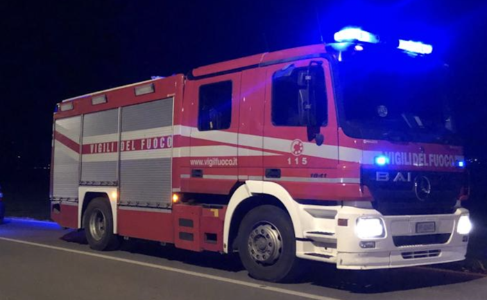 Auto si cappotta a Madonna dell'Olmo