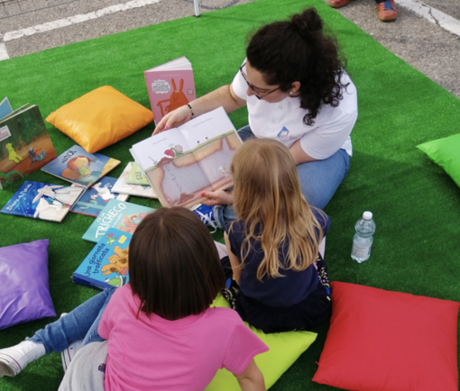 “Una storia tira l’altra…”, in biblioteca ad Alba le letture animate per bambini da 0 a 6 anni