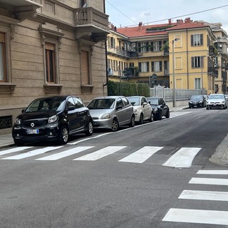 Via Luigi Gallo riaperta alla circolazione con i parcheggi solo da un lato