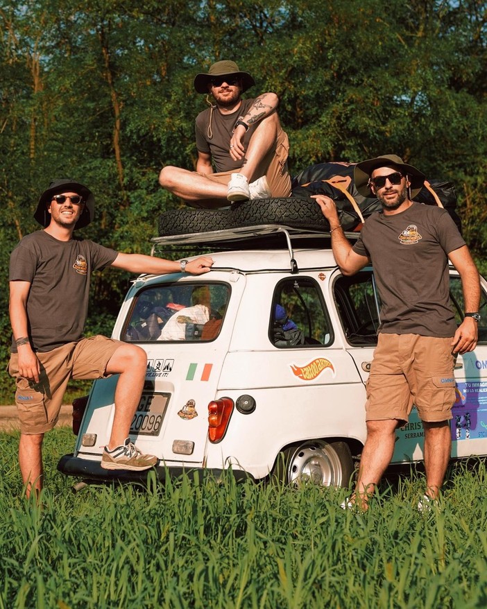 Tre amici di Saluzzo, una Renault 4 del '90 e un viaggio con destinazione Dakar