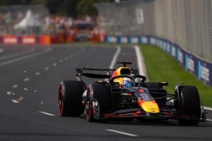 Formula 1, guai per Verstappen: zero grip in Australia. E lui scuote la testa - Video