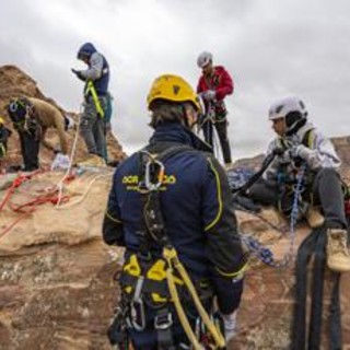 Acrobatica, a Petra per insegnare il restauro monumentale su fune